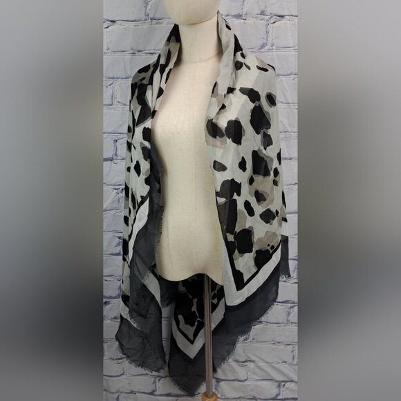 Burberry Women's Scarf Wrap Grayscale Leopard Cheetah Modal Silk 52" x 52" - Picture 1 of 16
